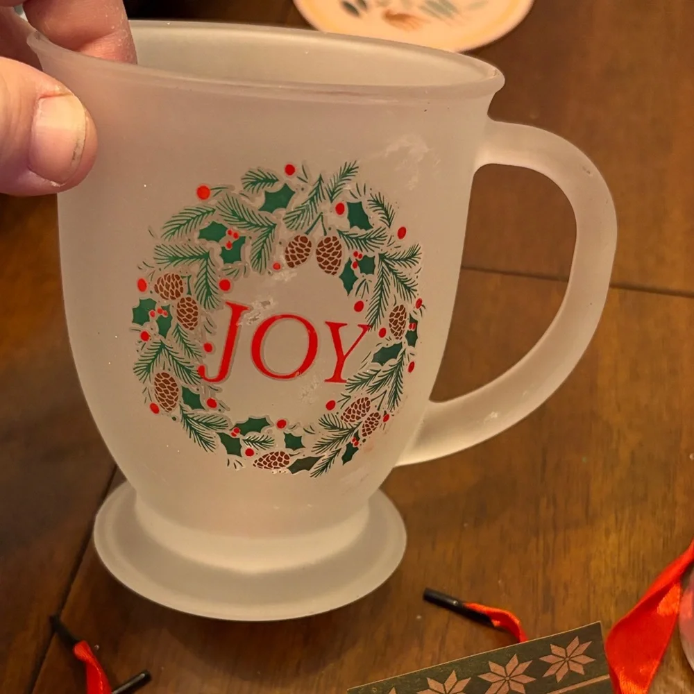 Festive Holiday Gift Wrap Set and Decor NWT!